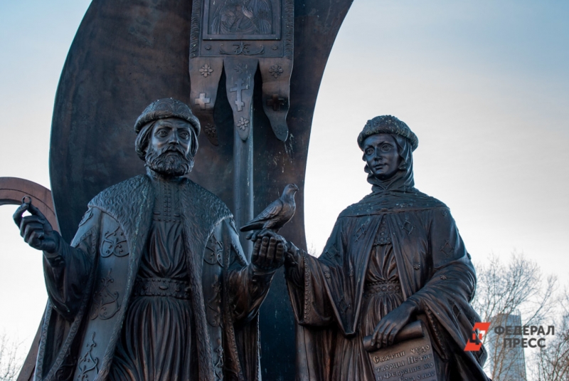 Памятник Петру и Февронии в Екатеринбурге