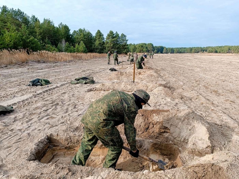 Военные копают окопы