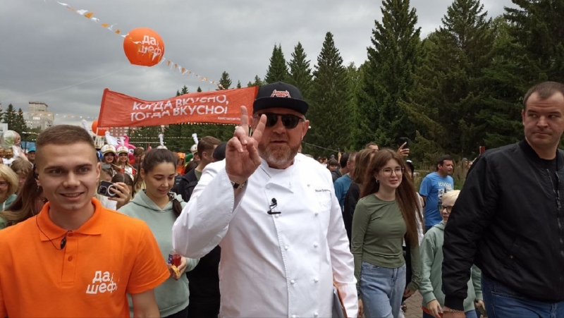 Константин Ивлев на открытии кулинарного фестиваля в Екатеринбурге
