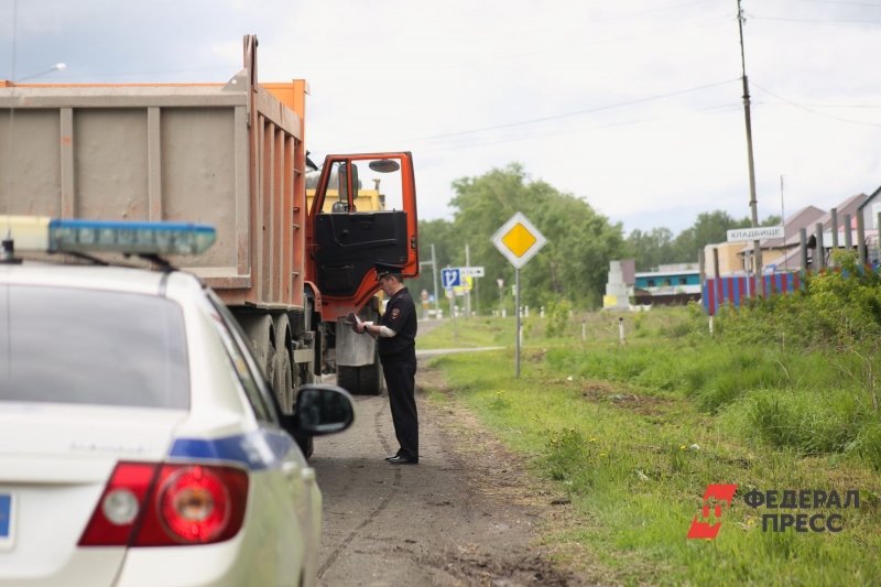 Проверка документов сотрудником ДПС