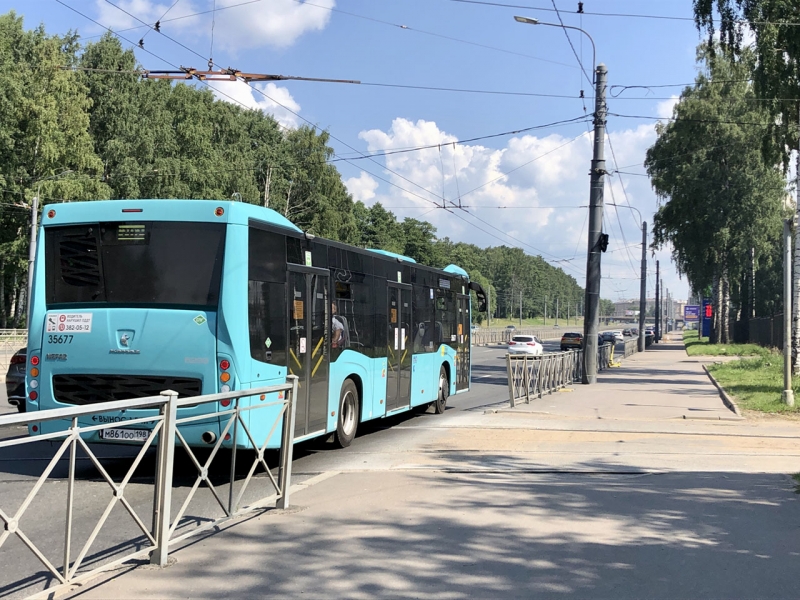 В Сургуте загорелся автобус с пассажирами