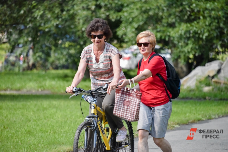 Пенсионерки в парке