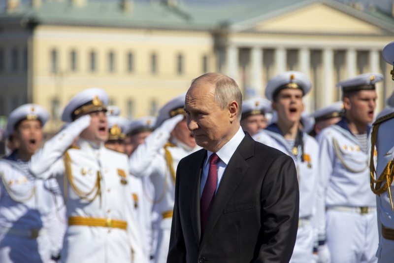 Путин вручил награды в День ВДВ россиянам