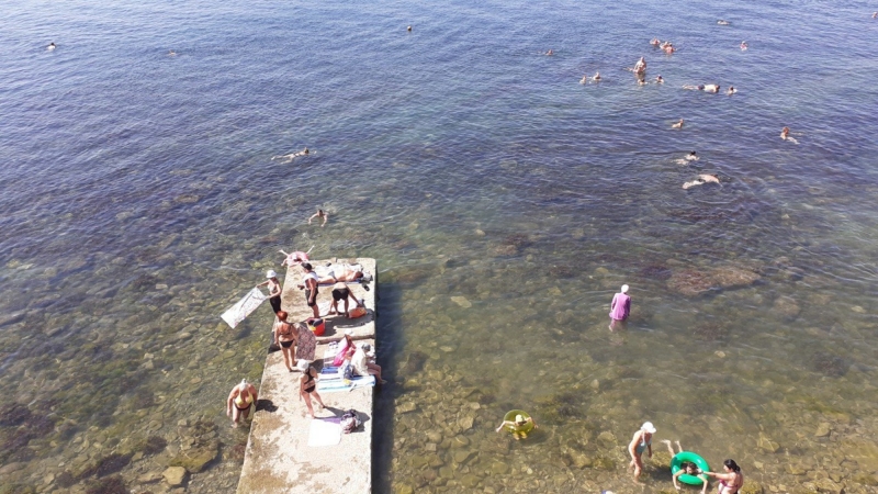Курортный сезон на Черном море продолжается, туристов стало еще больше