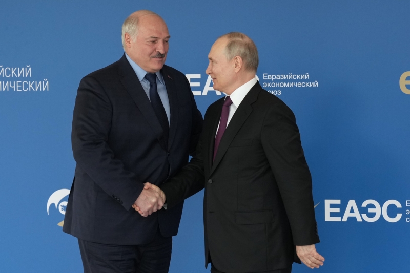 Белорусские хоккеисты поздравили Лукашенко с днем рождения по видео. Получилось как-то неловко