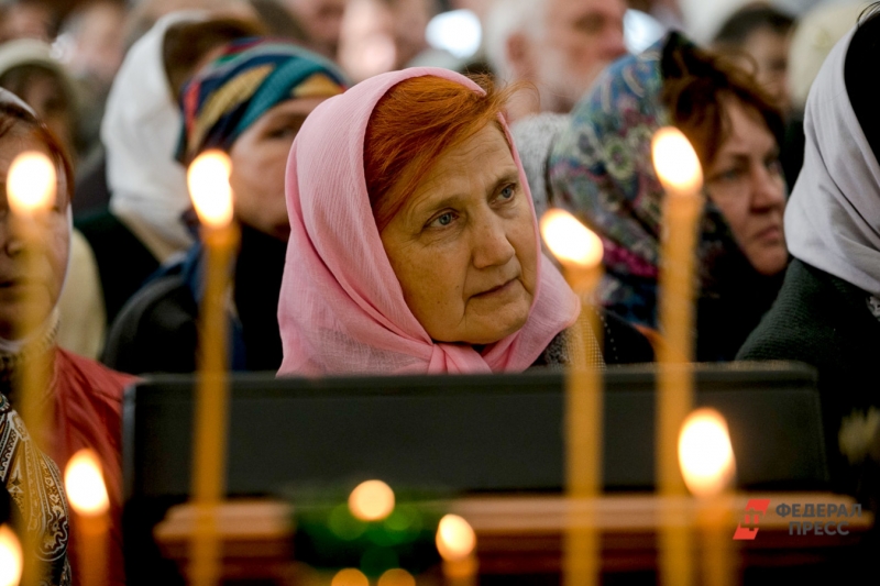 Прихожанка в православной церкви