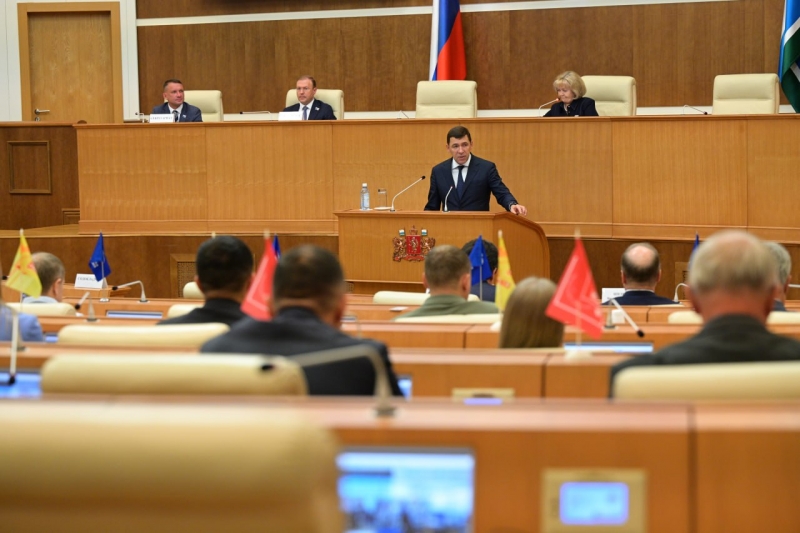 Губернатор Куйвашев выступил перед свердловским заксобранием