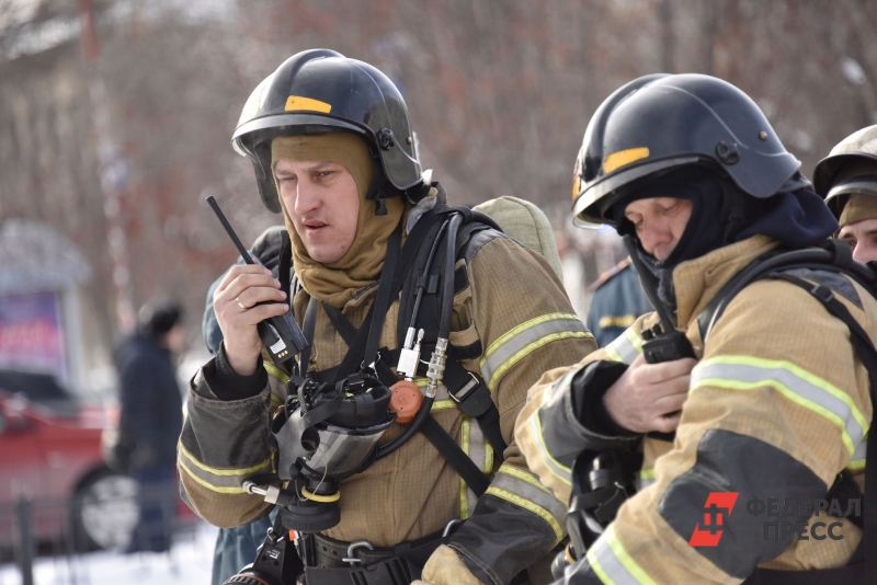 Пожарные устраняют последствия взрыва в Югре