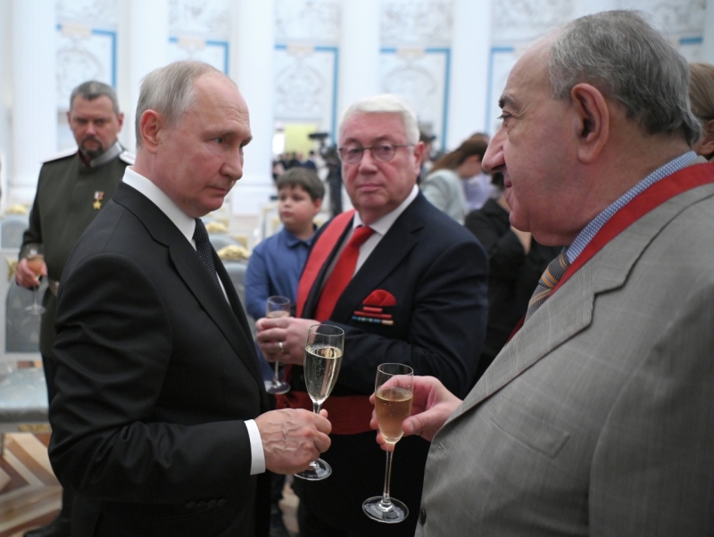 Президент Владимир Путин с общественниками