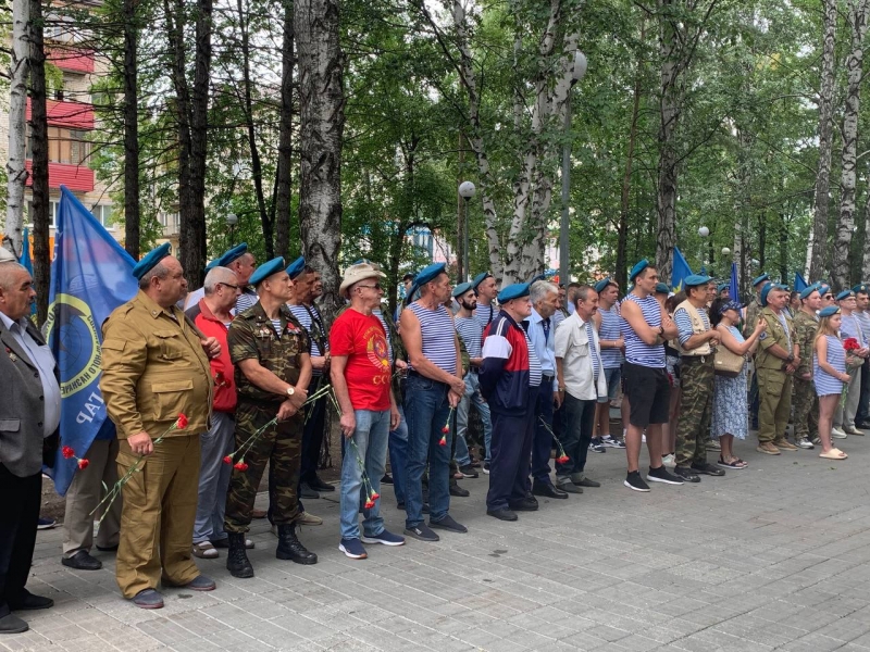 Митинг в честь дня ВДВ