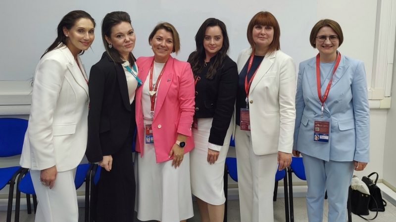 Участницы сессии «Женщины в гуманитарном и экономическом развитии территорий Севера, Сибири и Дальнего Востока» на ВЭФ-2023