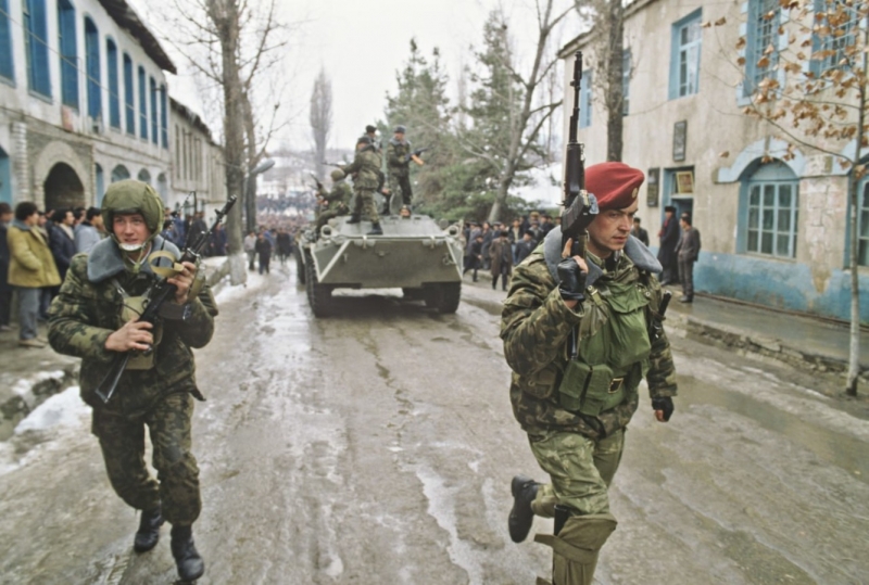 Военные на улицах Степанакерта в Нагорном Карабахе