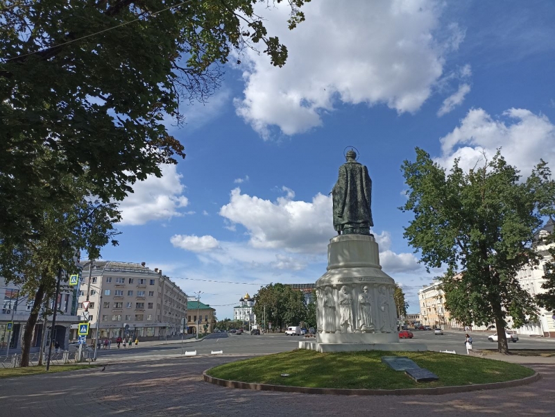 Памятник княгине Ольге в Пскове