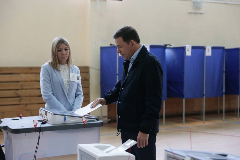 Евгений Куйвашев проголосовал на выборах