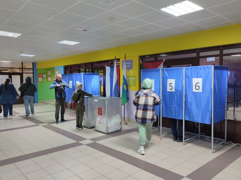 Где голосовать в тюмени. Голосование в Тюмени на избирательных участках. Выборы 2024 в Тюмени впервые голосующих Тюменская Слобода фото.
