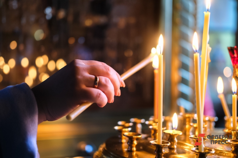 Как ставить свечу в церкви