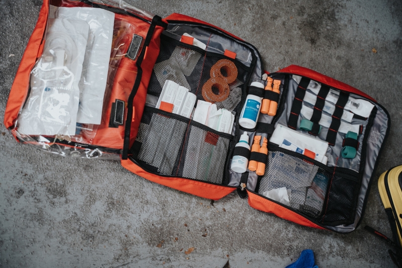 В тревожном чемоданчике на случай ядерного взрыва должна быть аптечка
