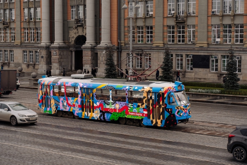 Арт-трамвай на улицах Екатеринбурга