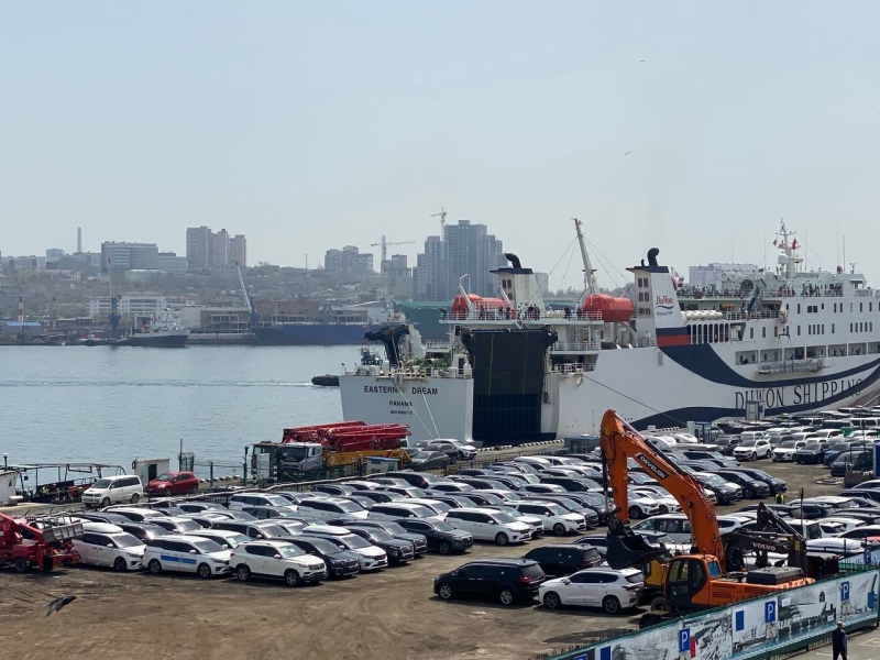 Японские автомобили в порту Владивостока