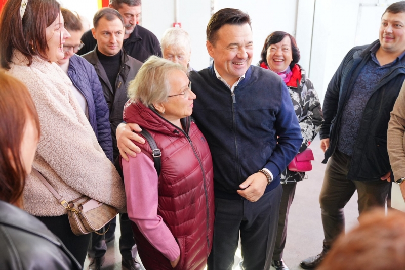 Губернатор Андрей Воробьев с местными жителями