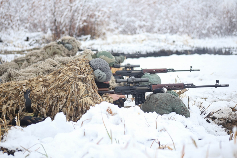 Военный на стрельбище