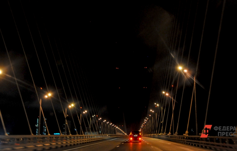 Подсветка на мосту