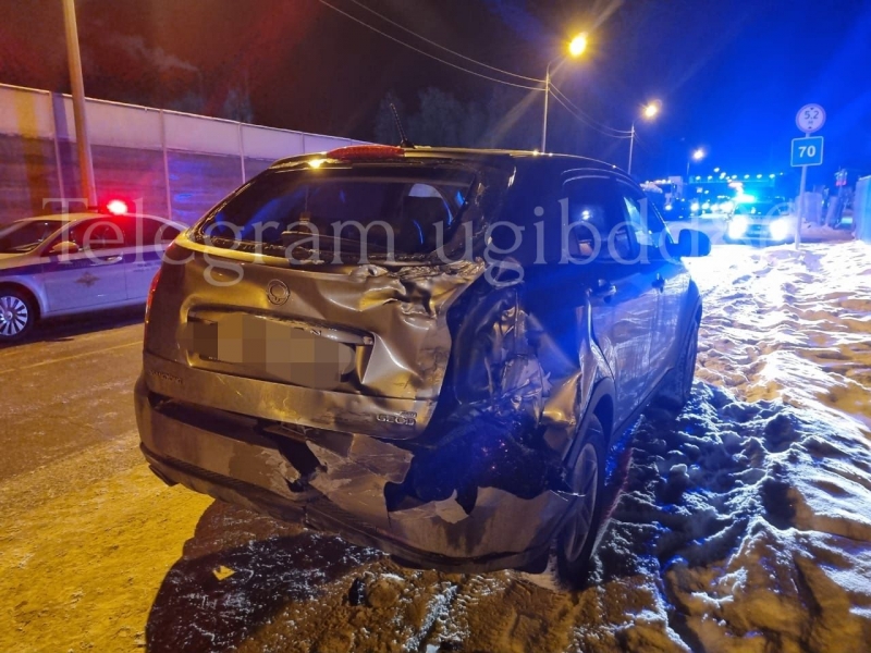 На трассе столкнулись два грузовика и два легковых автомобиля