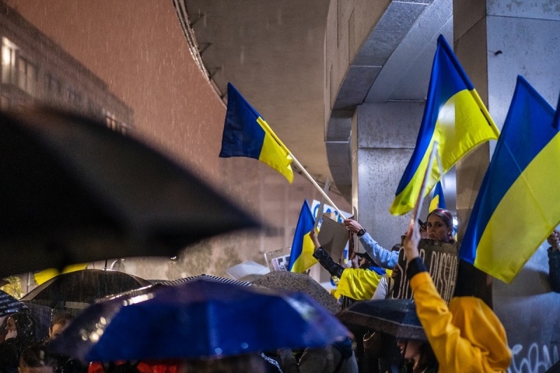 украинцы с флагами