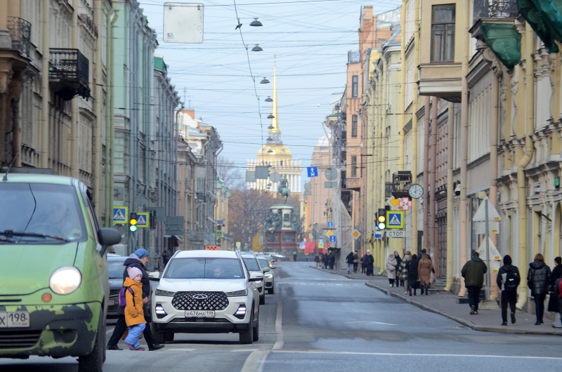 Машины на дороге в Петербурге