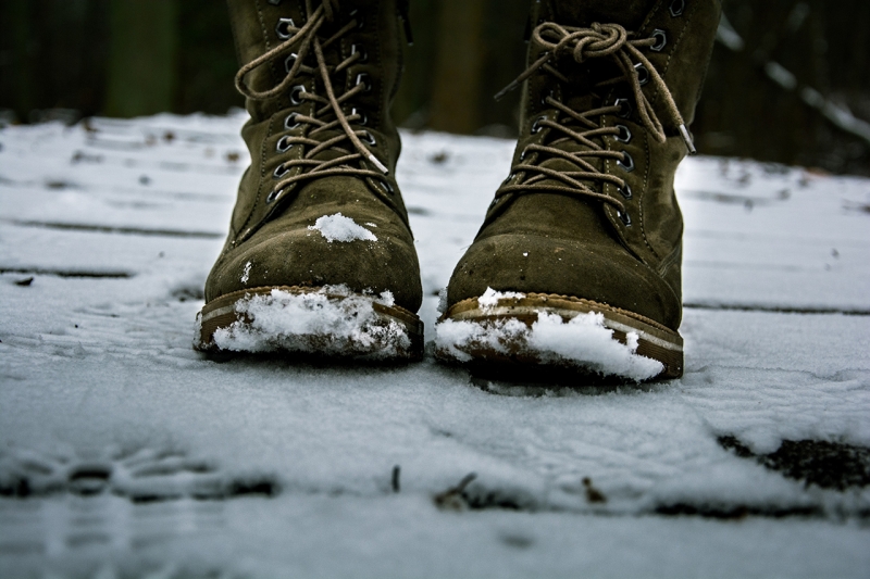 Ортопед объяснил, как выбрать безопасную зимнюю обувь