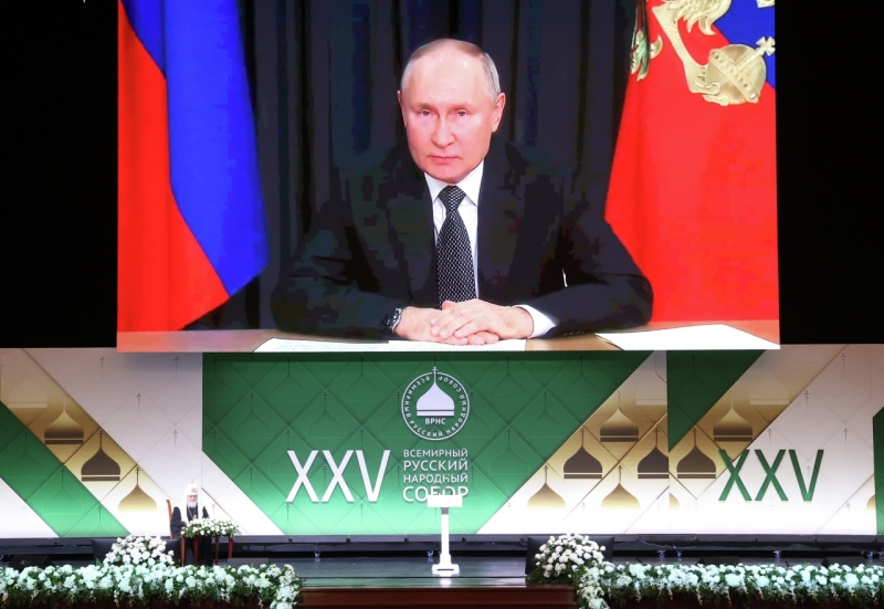 Президент России Владимир Путин выступает по видеосвязи
