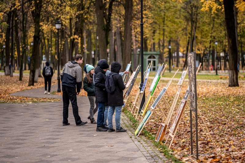 Дети в подмосковном парке