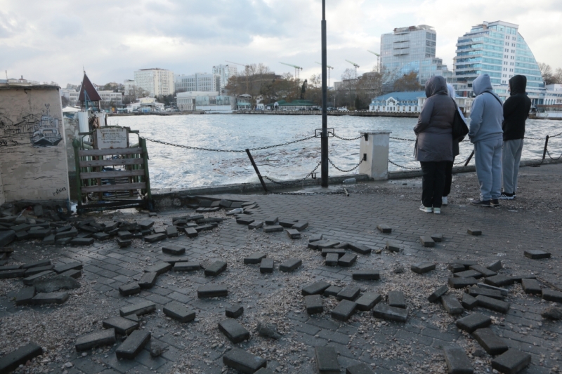 Шторм принес в Крым масштабные разрушения