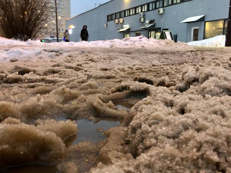 Дороги в Екатеринбурге и области превратились в снежную кашу