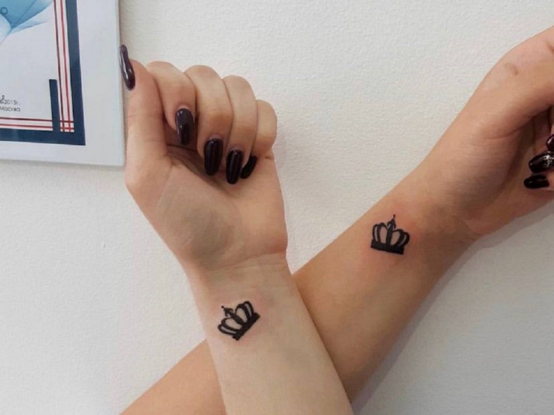 Среди парных татуировок лучше выбирать символы