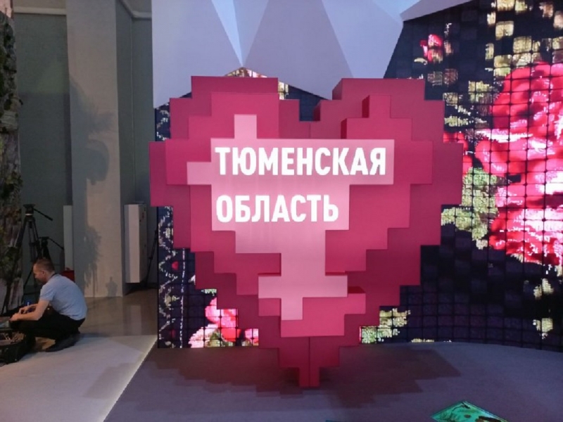 Главный арт-объект выставки - сердце