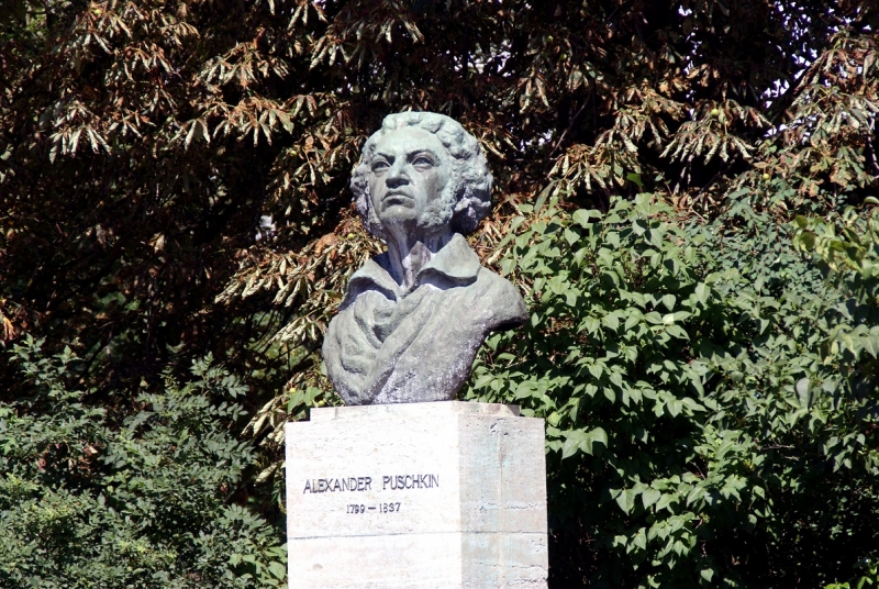 Памятник поэту Александру Пушкину