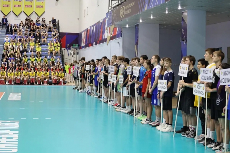 В волейбольной лиге Нижневартовска в этом году участвуют почти 700 человек