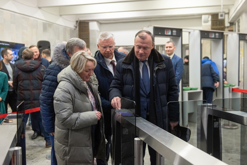 Новые турникеты в метро Екатеринбурга