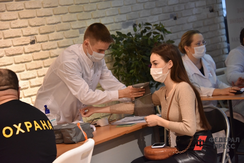 Массовая вакцинация в Петербурге пока не требуется