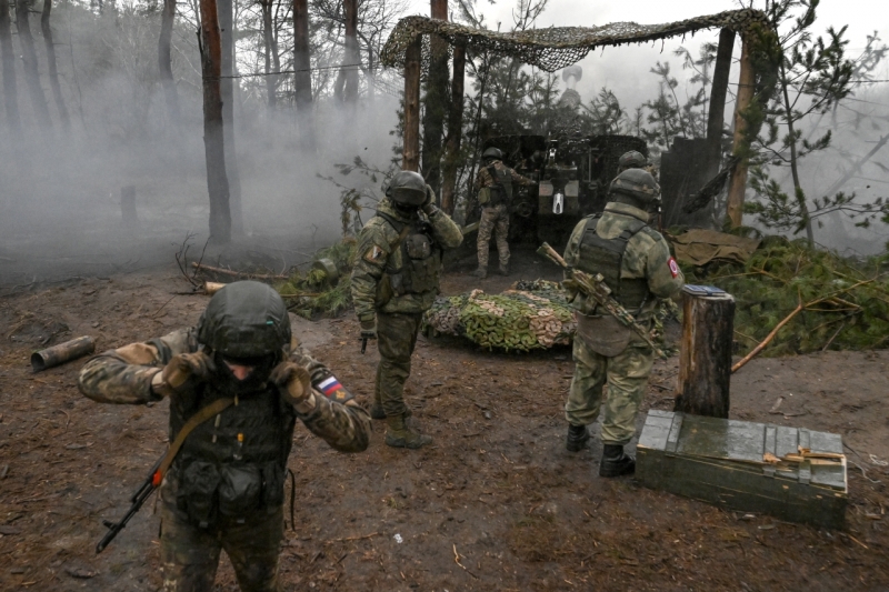 Артиллеристы вооруженных сил РФ ведут огонь по позициям ВСУ