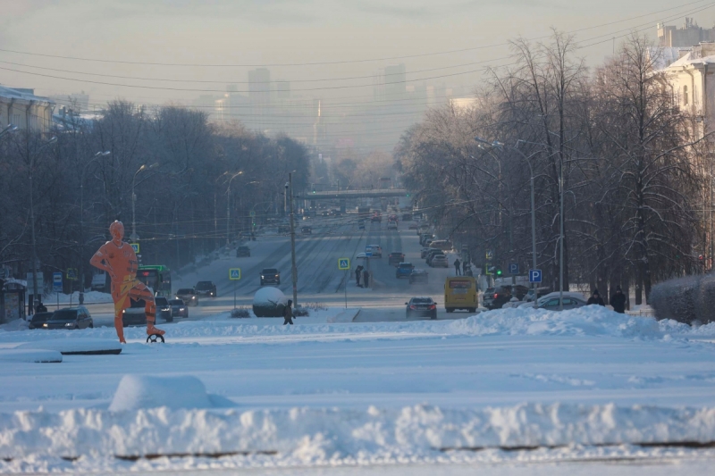 Сильный утренний мороз сковал. Погода Екатеринбург февраль 2024.