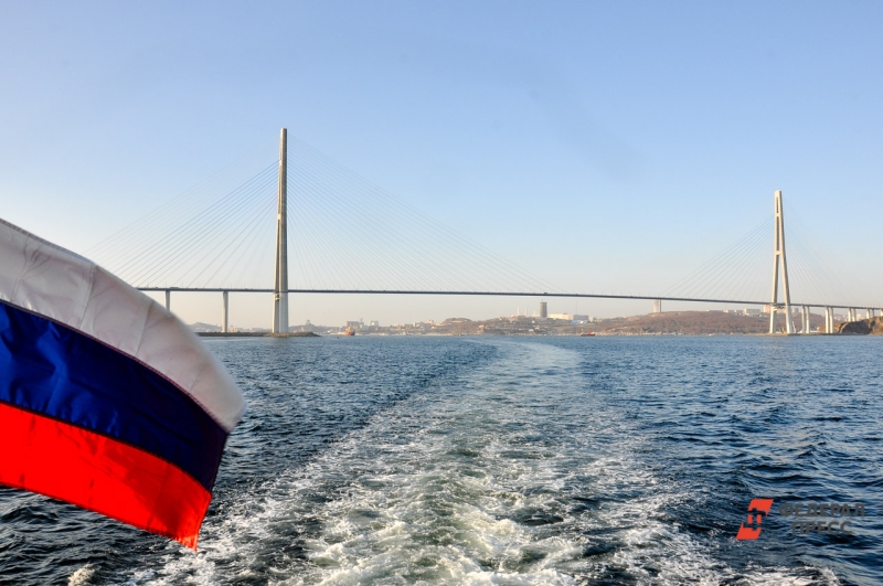 Вид на Русский мост во Владивостоке