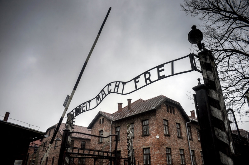 Издевательскую надпись Arbeit macht frei (Труд освобождает) узники Освенцима видели каждый день