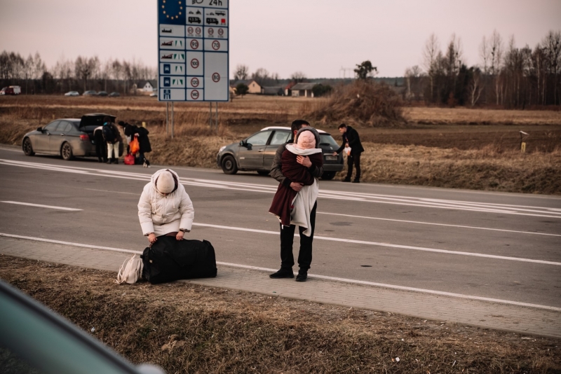 Беженцы покидают родную страну