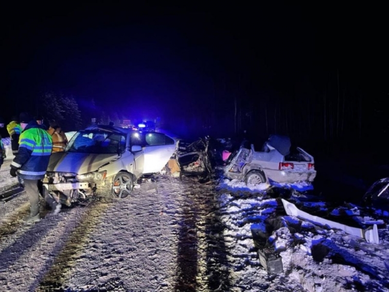 Автомобили попали в лобовое ДТП