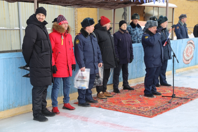 За титул сильнейшей команды хоккейной лиги сражались хоккейные команды нескольких исправительных учреждений