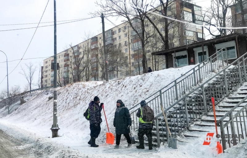 Уборка снега во Владивостоке