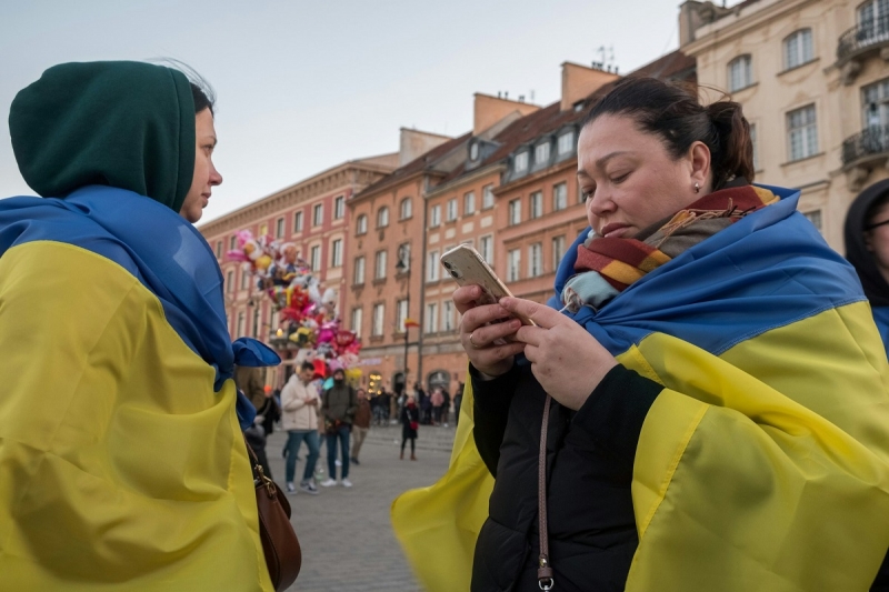 женщины с флагами украины в польше