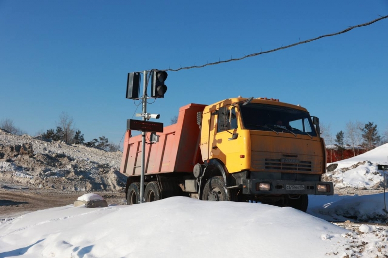За сутки Екатеринбург освобождают от 10-11 тысяч тонн снега